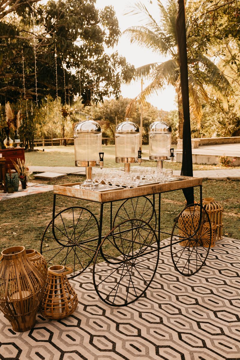 Wheeled mobile beverage cart