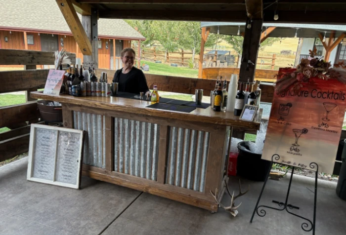 encore-table-with-bartender